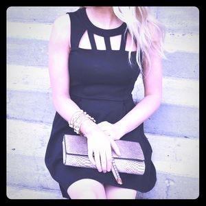 Beautiful black cutout dress! 😍😍😍